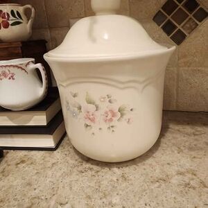 Pfaltzgraff Tea Rose canister w/lid #